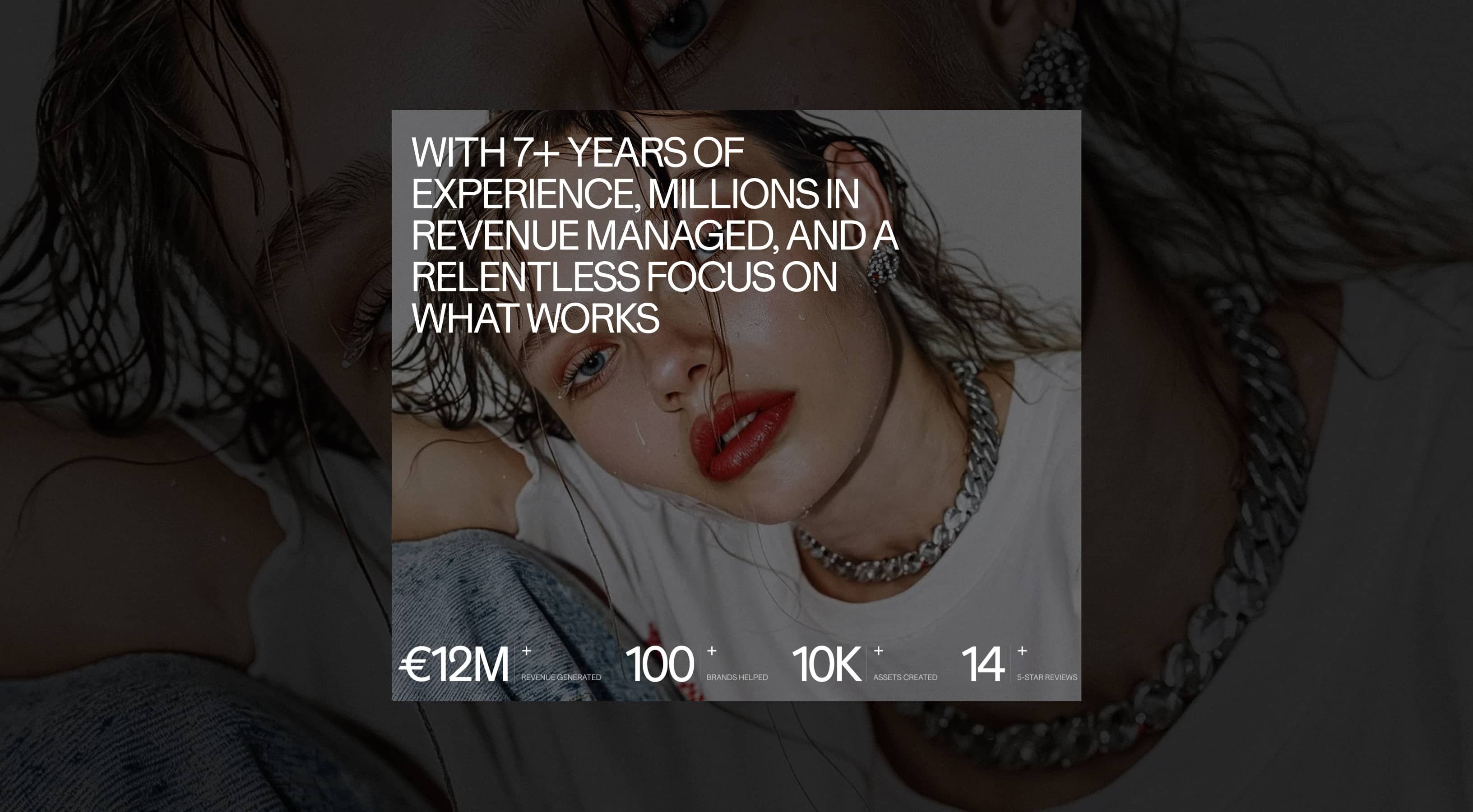 SoScale website girl with red lipstick and jewelry